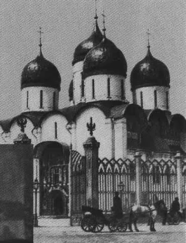 Успенский собор Кремля один из древнейших в Москве Его стены помнят возведение - фото 18