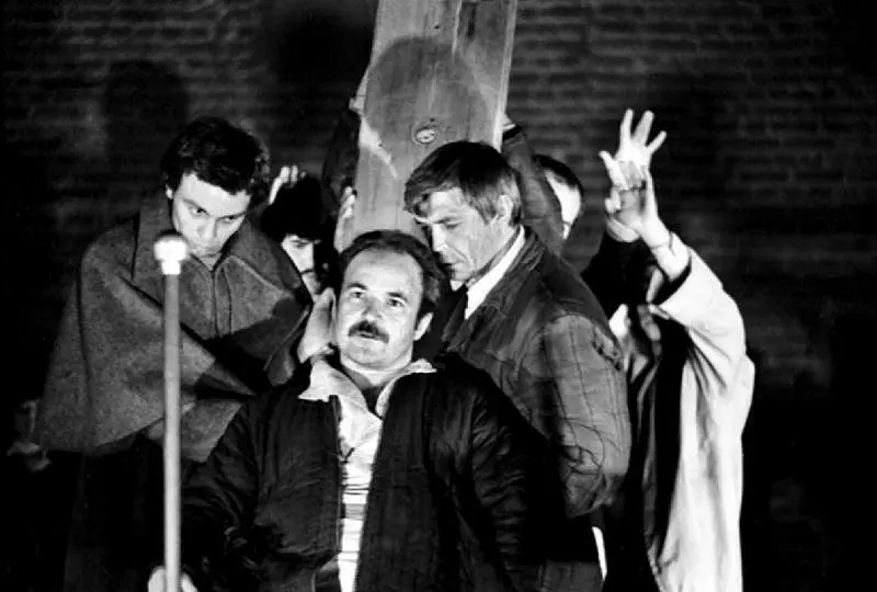 Сцена из спектакля Борис Годунов 1983 г Сцена из спектакля Высоцкий - фото 12