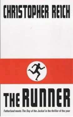 Christopher Reich The Runner обложка книги