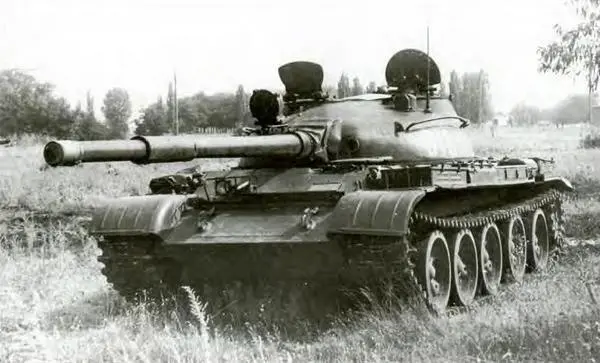 Средний танк Т62 образца 1972 года Боевое отделение 1 радиостанция - фото 33