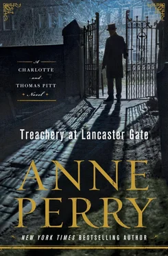 Anne Perry Treachery at Lancaster Gate обложка книги