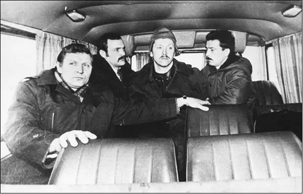 ВН Зайцев на фото слева участвует в очередном съёме Звезда ордена Андрея - фото 12