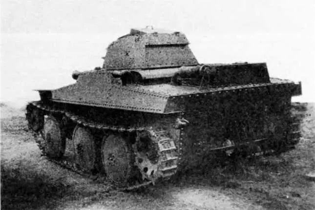 Общий вид опытного танка Т432 конструкции завода 37 на гусеничном ходу - фото 42