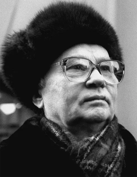 В А Крючков Черкашин замолчал сморщил лоб будто пытался чтото вспомнить - фото 17