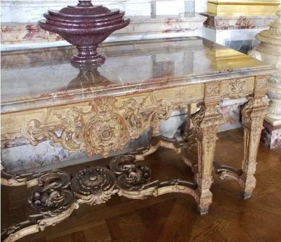 Рис 51 Стол из Версаля XVII в Рис 52 Шкаф из Отеля Бирон Париж 1678 - фото 52