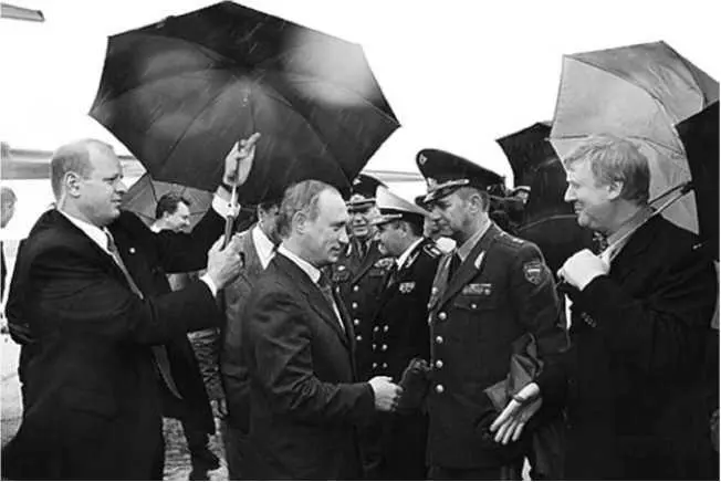 В серьезных кризисных ситуациях Путин прекрасно владеет собойТак перед - фото 7