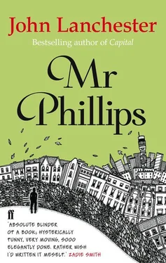 John Lanchester Mr. Phillips обложка книги