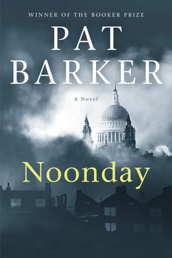 Pat Barker Noonday обложка книги