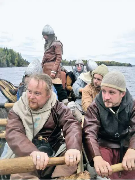 Участники клуба исторической реконструкции Морская дружина Рус в ладье - фото 67