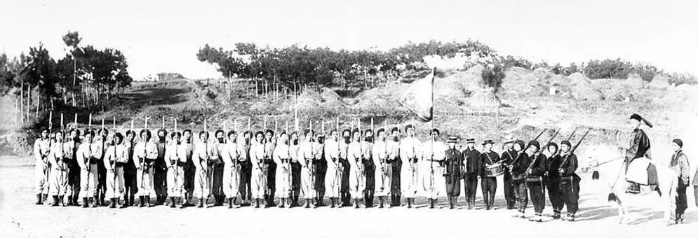 Войска на плацу ок 1900 г Цинские военные чиновники ок 1900 г - фото 16