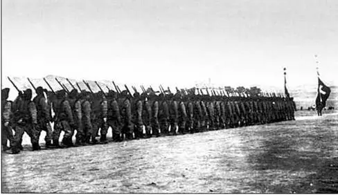 Пехотная колонна на плацу строевая подготовка до 1911 г Стрелковая цепь - фото 6