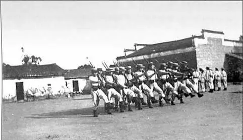 Строевая подготовка на плацу до 1911 г Снабжение Снабжение войск в Китае - фото 8