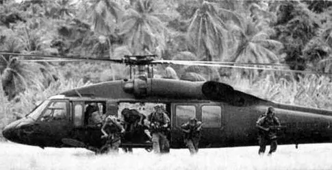 UH60 из состава 82й или 101й ВДД США на Гренаде Октябрь 1983 г Из - фото 5