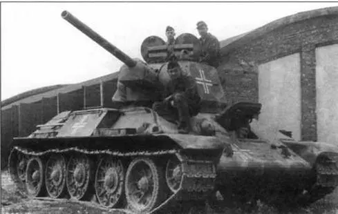 Т34 дивизии СС Дас Райх во дворе Харьковского тракторного завода с сайта - фото 10