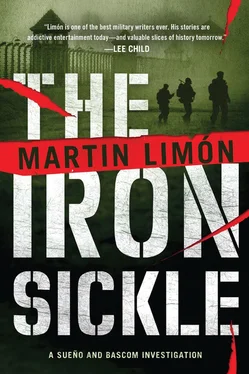 Martin Limon The Iron Sickle обложка книги