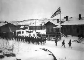 Парад англичан в Мурманске Россия ноябрь 1918 г Разрушение СССР как формы - фото 4