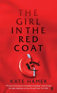 Kate Hamer The Girl in the Red Coat обложка книги