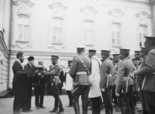 Столыпин в белом мундире справа при представлении императору еврейской - фото 41