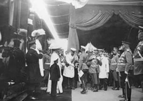 П А Столыпин на прибытии Их Величеств в Киев 29 августа 1911 г И тот и - фото 42