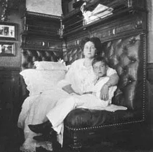 Александра Федоровна и царевич Алексей 1 августа 1917 года два поезда с - фото 81