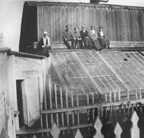 Император Николай II со своими детьми в конце апреля 1918 г в Тобольске Это - фото 84