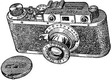 Рис 11 Фотоаппарат ФЭД Этот аппарат легко умещается на ладони и свободно - фото 13