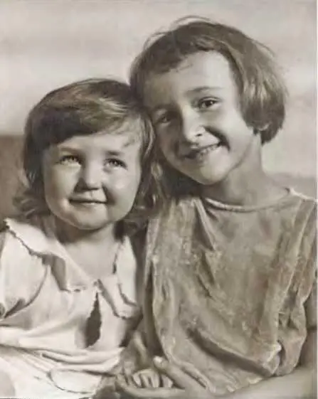 С сестрой Наташей Евгения и Борис Ливановы 1939 г Дорогому Борису - фото 12
