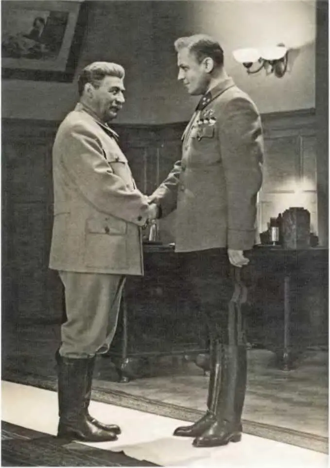 Кадр из кфильма Сталинградская битва 1949 г И В Сталин А Дикий К - фото 80