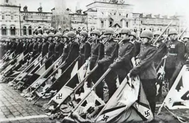 Москва Красная площадь Парад Победы 24 июня 1945 г Поэт А Т - фото 83