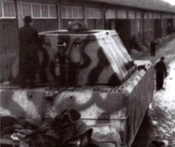 В качестве буксировщика на танке Маус II не был установлен двигатель - фото 41