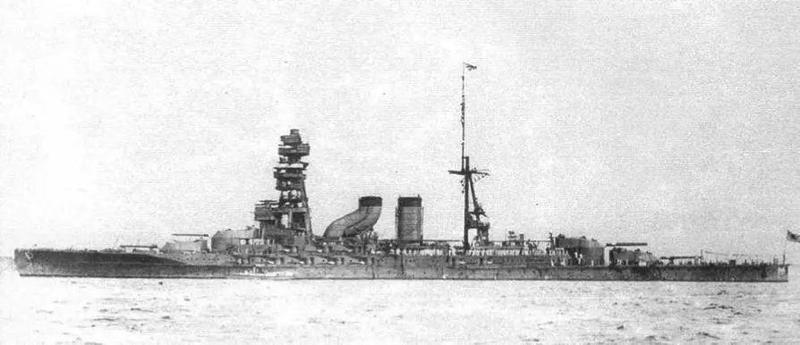 Линейные корабли Нагато два фото вверху и Мутсу в начале 1920х гг - фото 100