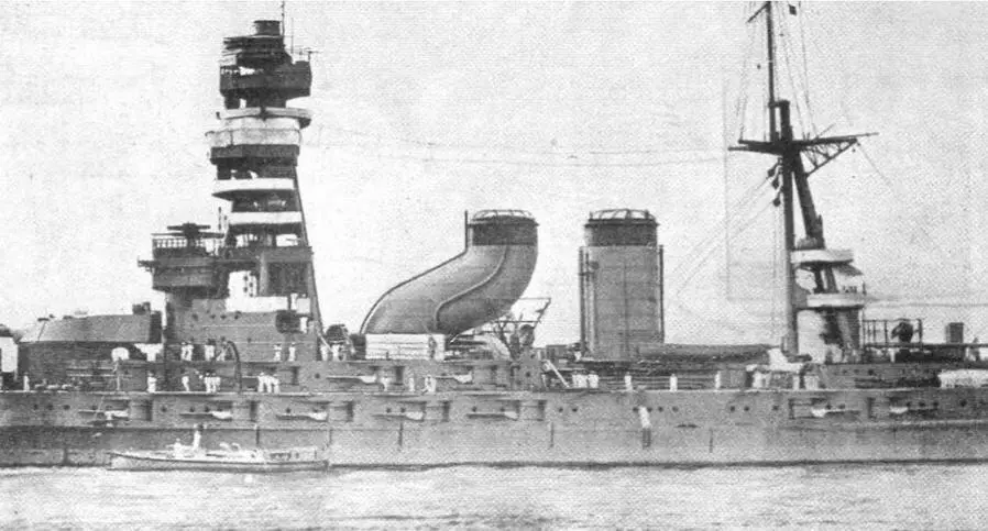 Линейные корабли Нагато два фото вверху и Мутсу в начале 1920х гг - фото 101