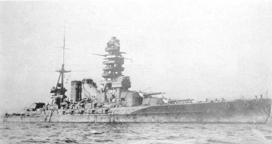 Линейный корабль Ривендж в 1941 г и Роял Соверен 14 сентября 1943 г - фото 110