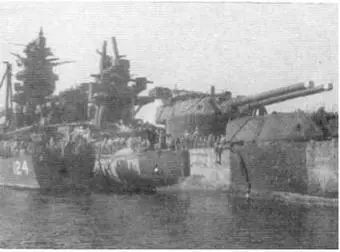 Нагато после налета американской авиации Йокосука 1945 г - фото 167