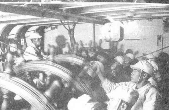 Во время учений на одном из линкоров типа Нагато Конец 1930х гг - фото 38