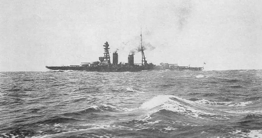 Линейный корабль Мутсу в начале 1920х гг два фото вверху Линейные - фото 97