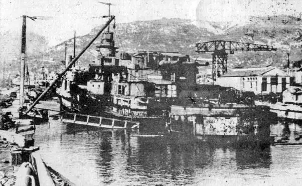 Сверху вниз Страсбург после вступления в строй 1939 год Страсбург во - фото 21