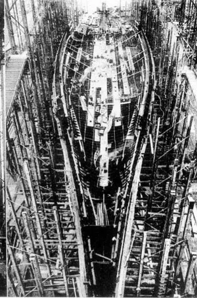 Исе на стапеле и во время спуска на воду 12 ноября 1916 г - фото 103