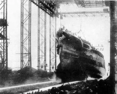 Исе на стапеле и во время спуска на воду 12 ноября 1916 г - фото 106