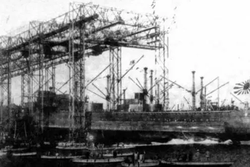Линейный корабль Исе во время спуска на воду 12 ноября 1916 г Модернизации - фото 46