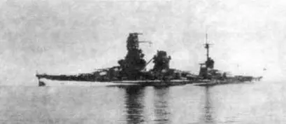 Корпус линкора Хьюга на стапеле Конец 1916 г вверху Хьюга в конце - фото 61