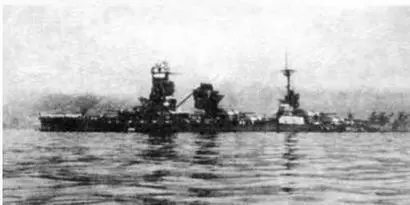 Корпус линкора Хьюга на стапеле Конец 1916 г вверху Хьюга в конце - фото 62