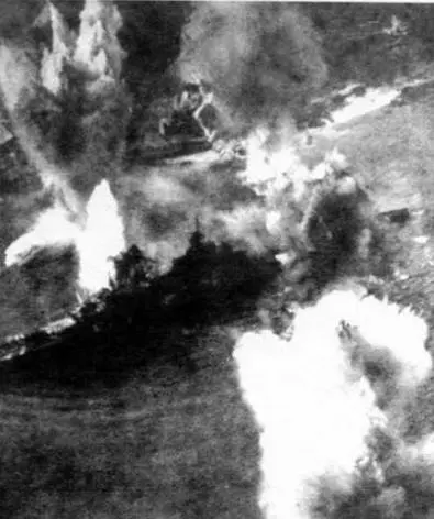 Хьюга в бою 25 октября 1944 г Хьюга в Курэ Осень 1944 г - фото 66