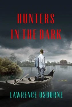 Lawrence Osborne Hunters in the Dark обложка книги