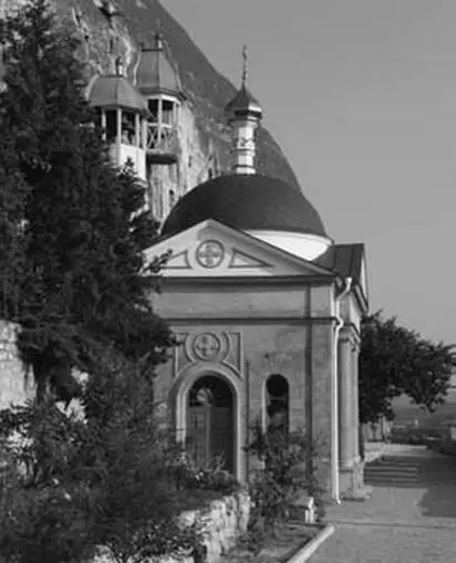Инкерманский пещерный монастырь хранящий мощи святого Климента В Крыму жил - фото 5
