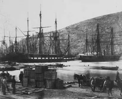 Балаклавская бухта Фотография Роджера Фентона 1856 г На переднем плане - фото 6
