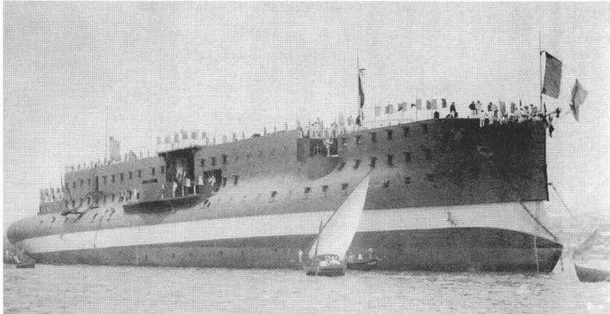 Карно 12 июля 1894 г во время спуска на воду и на достройке в 1895 г - фото 58