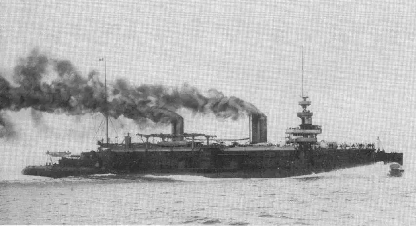 Карно на достройке в 1895 г вверху и в декабре 1898 г во время ходовых - фото 63