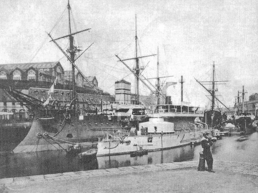 Слева и вверху Редутабль в 18801883 гг - фото 56