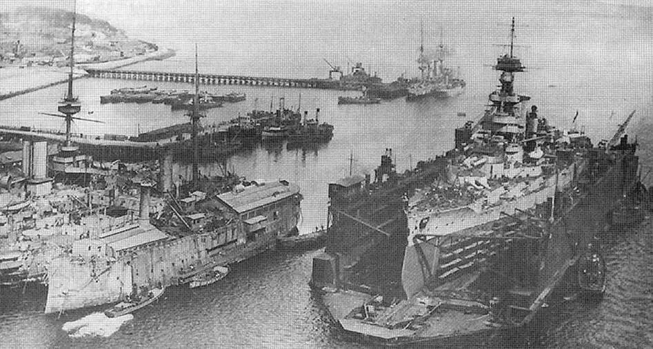 Эрин в 1919 г вверху в сухом доке Розайга в начале 1919 г рядом слева - фото 102